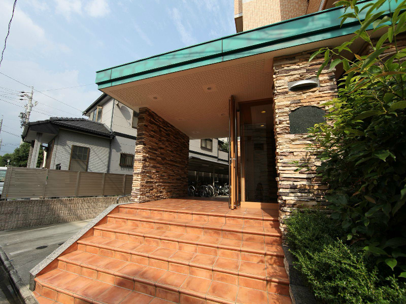 建物外観　外観　オートロック付　防犯カメラ付