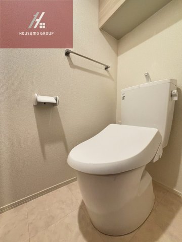 トイレ　落ち着いた色調のトイレです