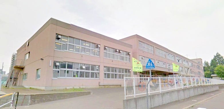 小学校　札幌市立白石小学校（小学校）まで640m