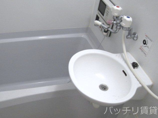 洗面設備　同型タイプの為現状優先