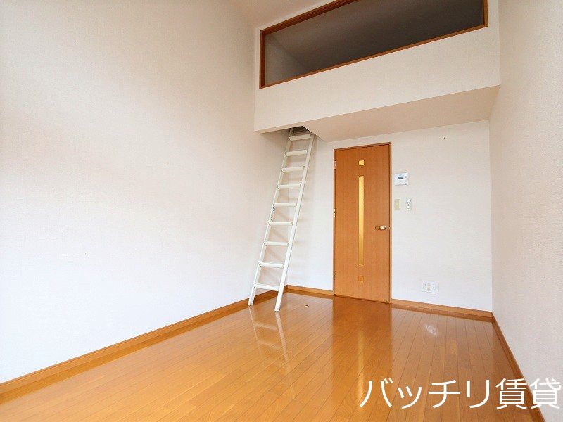 居室・リビング　同室タイプ掲載のため、現況を優先します。