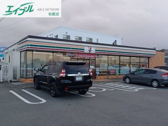 コンビニ　セブンイレブン松阪肥留町店（コンビニ）まで965m