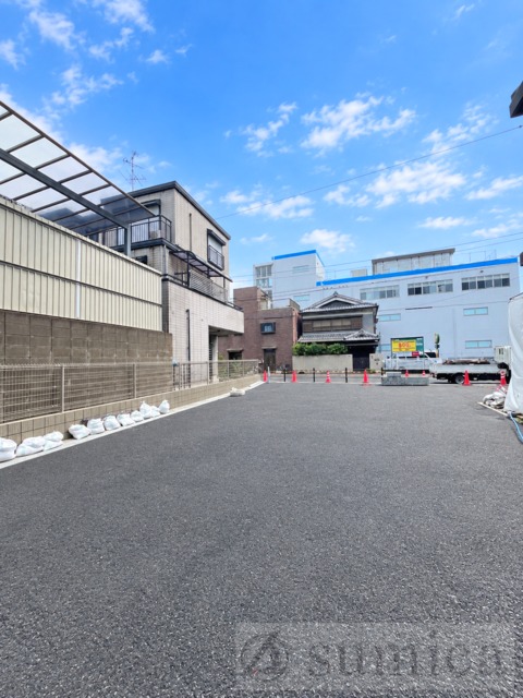 その他共有部分　広々とした敷地内駐車場を完備♪♪