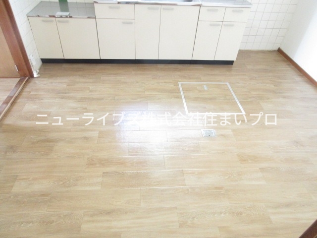 京阪本線 古川橋駅 徒歩13分 3階建 築44年の居間写真