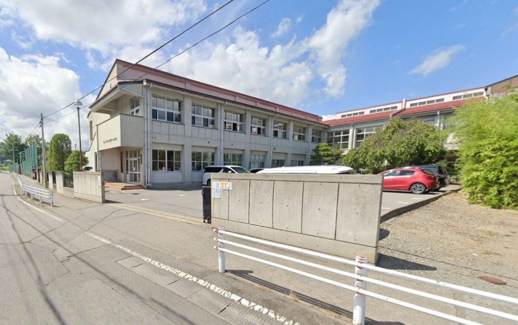 小学校　岸野小学校（小学校）まで534m
