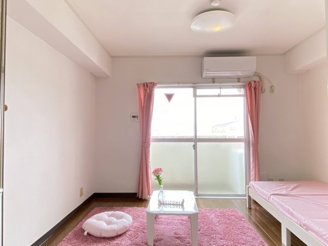 メゾン市川壱番館の居間写真