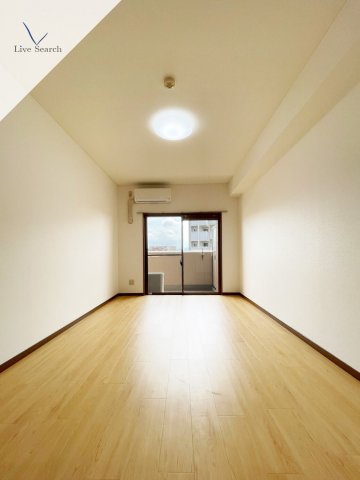 エンクレスト博多駅南の居間写真