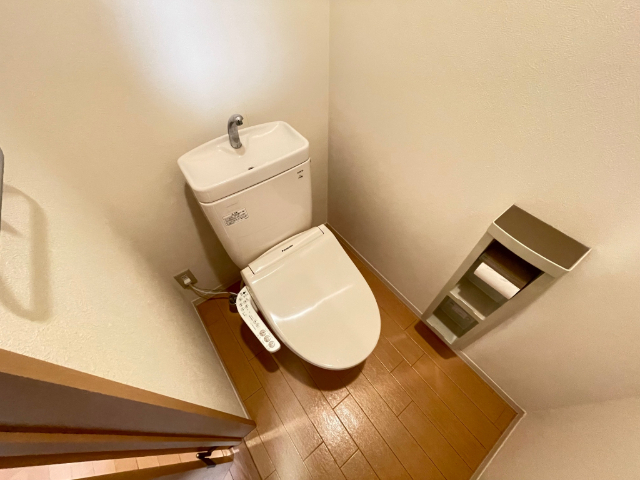 西武新宿線 沼袋駅 徒歩5分 2階建 築19年のトイレ写真