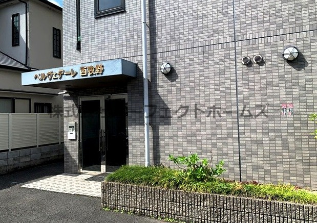 エントランス　落ち着いたエントランスです