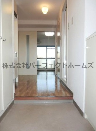 玄関　収納もある玄関です