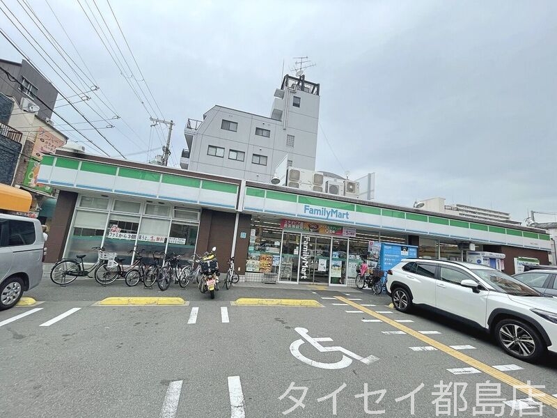 コンビニ　ファミリーマート大阪工大前店（コンビニ）まで528m