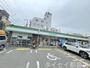 コンビニ　ファミリーマート大阪工大前店（コンビニ）まで528m