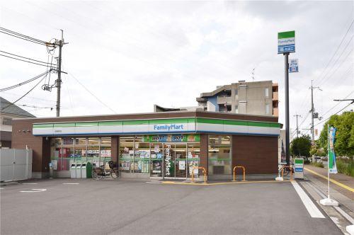 コンビニ　ファミリーマート宝塚高司店（コンビニ）まで246m