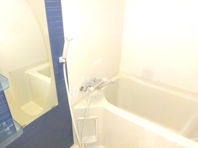 バス・シャワールーム　トイレとお風呂は別です。