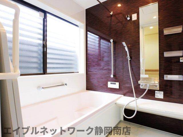 バス・シャワールーム　ゆったり過ごせるお風呂です