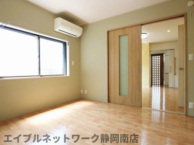 その他設備　ゆったりした洋室です