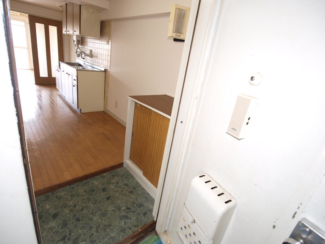 メゾンド市川の玄関写真