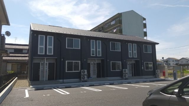 羽島市福寿町浅平のアパートの建物外観