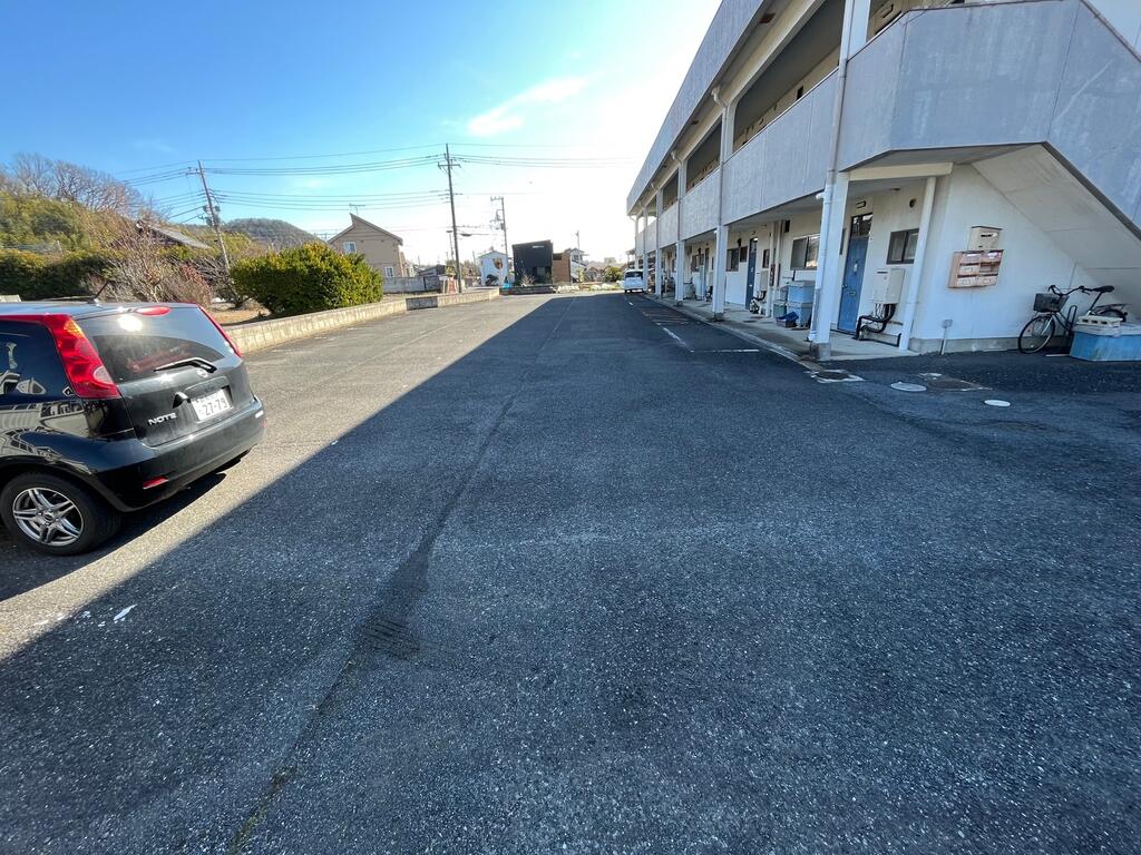 駐車場　広々駐車場　運転が苦手でも楽々