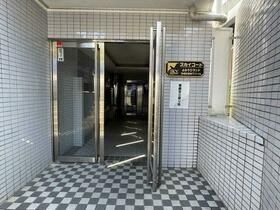 【川崎市多摩区菅城下のマンションのエントランス】