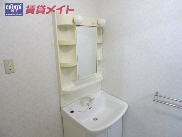【松阪市川井町のマンションの洗面設備】