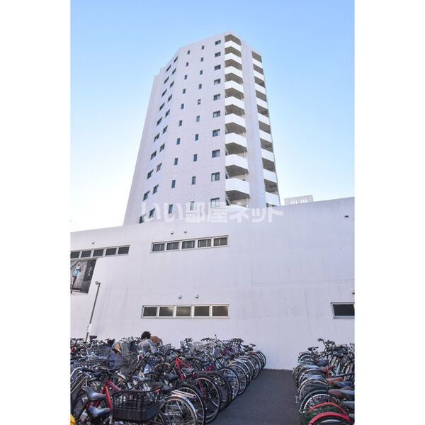 名古屋市北区城見通のマンションの建物外観
