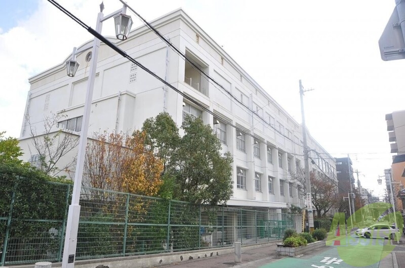 神戸市須磨区宝田町のアパートの小学校