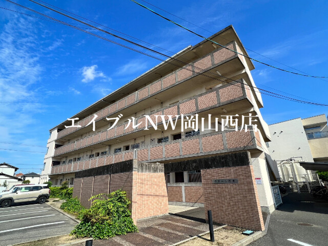 【岡山市北区花尻みどり町のマンションの建物外観】