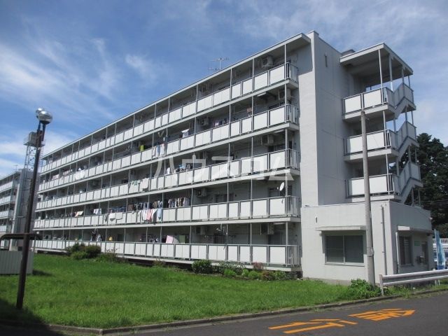 【藤沢市亀井野のマンションの建物外観】