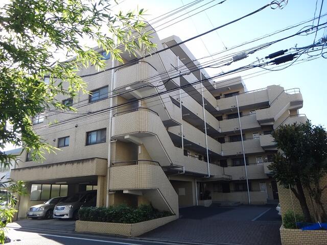 【江戸川区松江のマンションの建物外観】