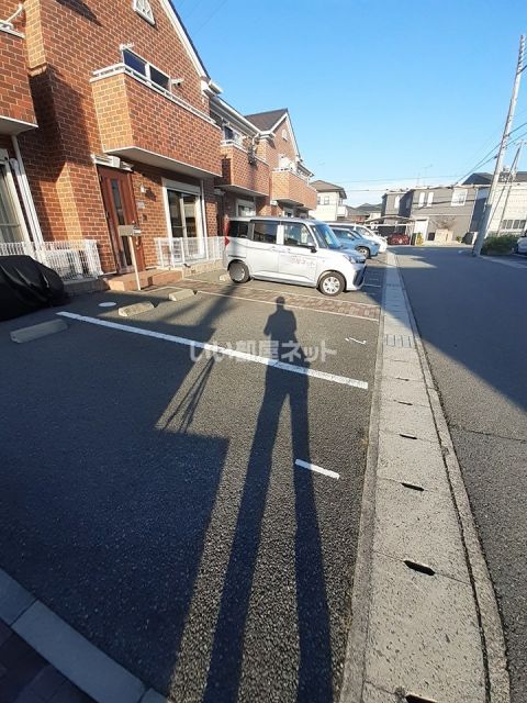 【姫路市飾磨区阿成渡場のアパートの駐車場】