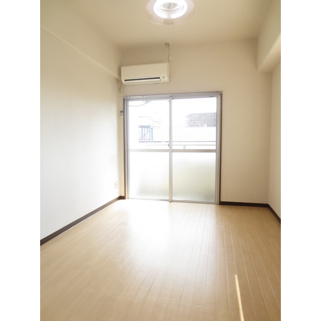 居室・リビング　※同物件の別のお部屋