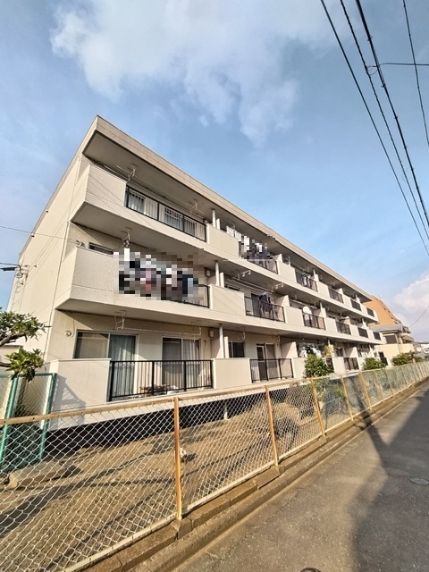 市川マンションの建物外観