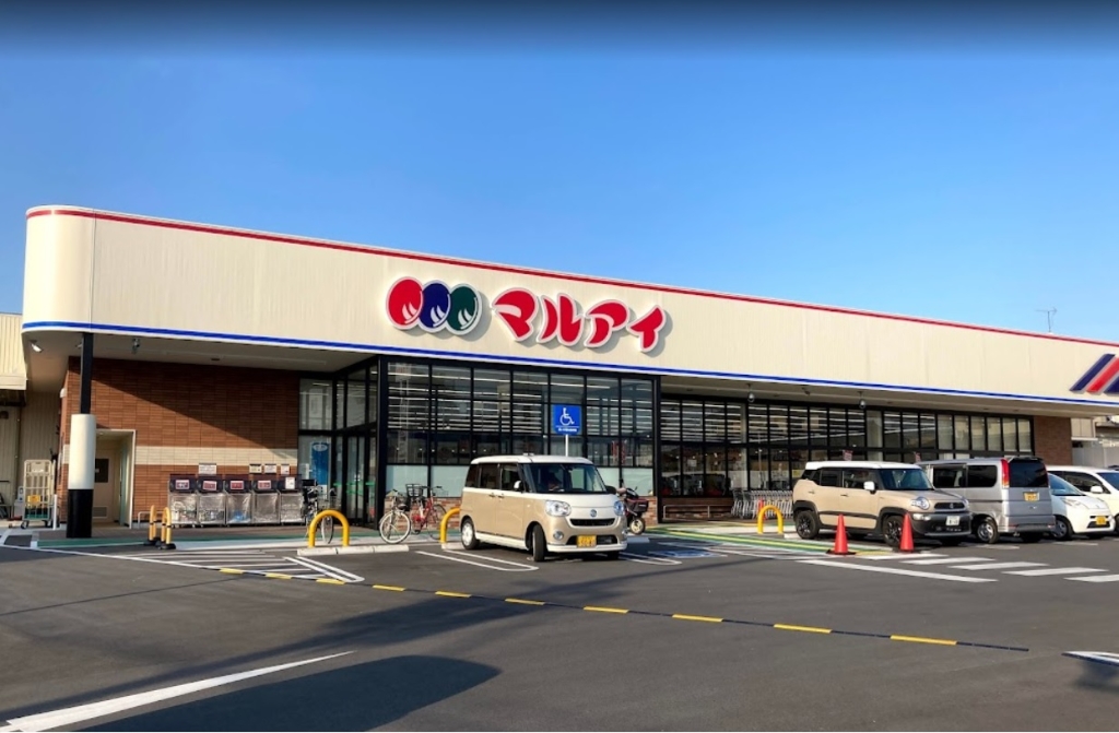 【明石市二見町西二見駅前のマンションのスーパー】