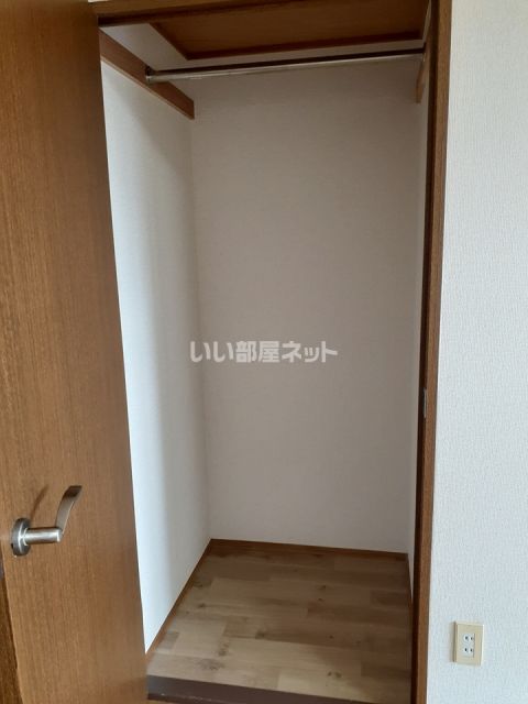 【久喜市西大輪のマンションの玄関】