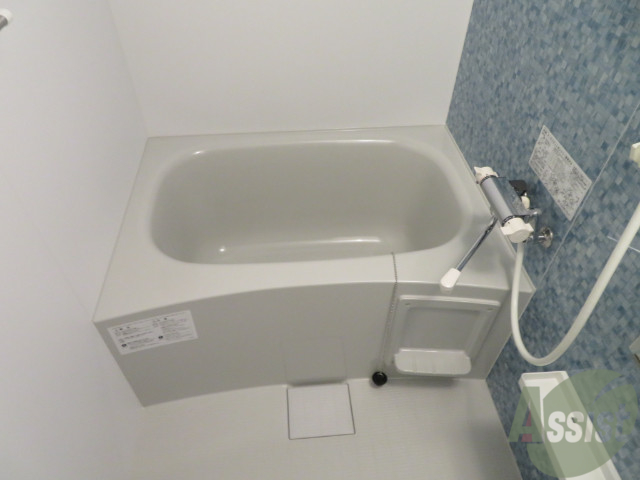 バス・シャワールーム　こちらはバスルームです。一日の疲れをここで癒してください。