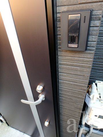 セキュリティ　テレビインターフォン付　鍵穴の複雑なディンプルキーシリンダー