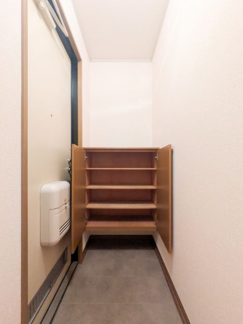 アークヒルズ Aの玄関写真