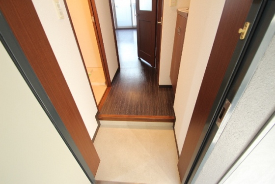 玄関　※別号室の写真です