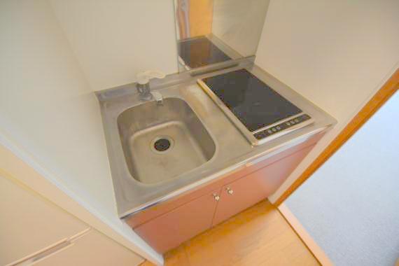 キッチン　お掃除しやすいＩＨクッキングヒーターです。