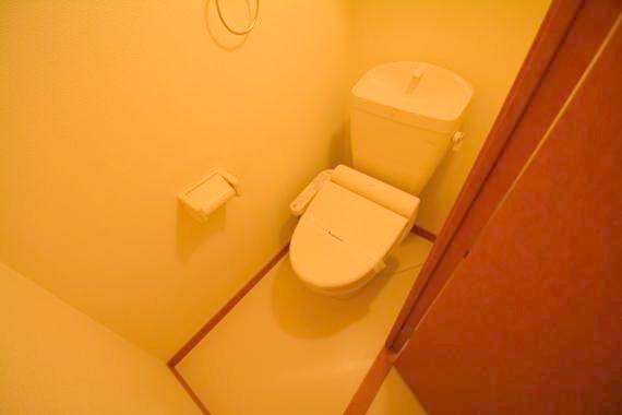 トイレ　綺麗なトイレにはウォシュレット標準装備です。