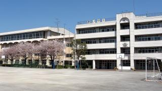 中学校　大田区立蒲田中学校（中学校）まで353m