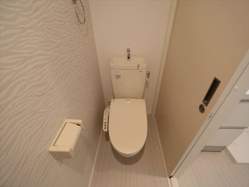 トイレ　温水洗浄暖房便座付トイレ