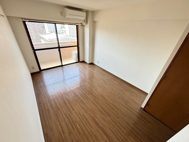 居室・リビング　同物件別号室の写真です。