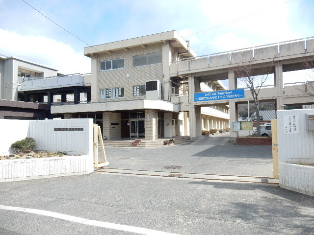 中学校　岡山市立操山中学校（中学校）まで395m