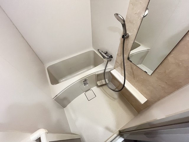 バス・シャワールーム　コンパクトで使いやすいお風呂です