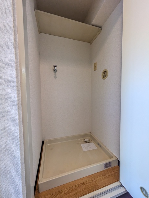 その他　嬉しい扉付きの室内洗濯機置き場☆彡