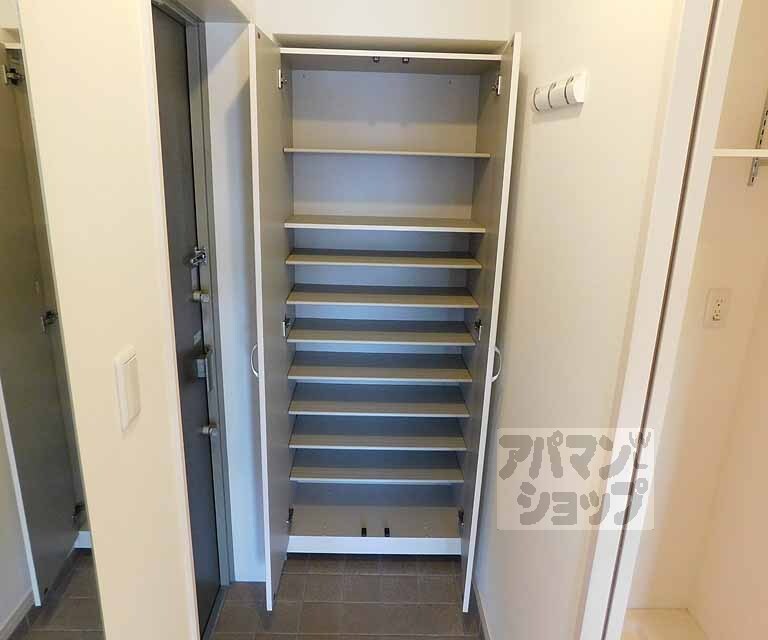 その他部屋・スペース　コートなど掛けれます