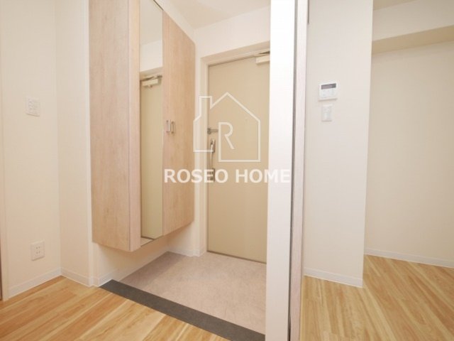 玄関　同マンション別部屋：参考写真