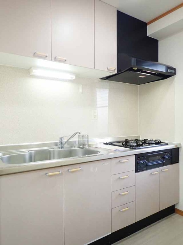 キッチン　３口コンロ付きシステムキッチン！